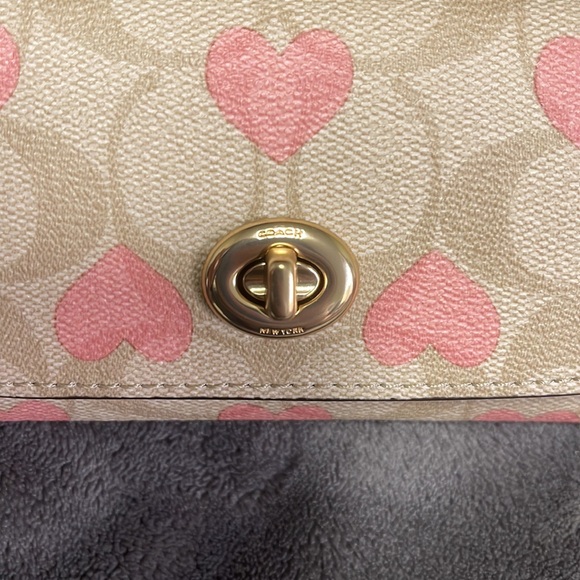 Coach - Heart Print Sunglass Case - Picture 2 of 4